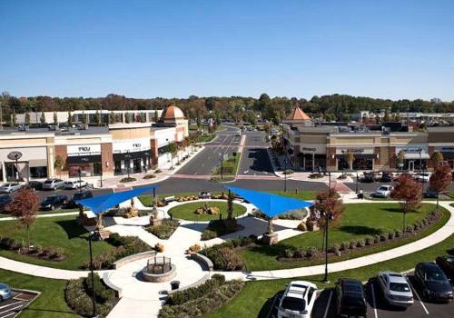 Exterior view of a shopping center nearby 沃灵顿口岸 apartments for rent in Warrington, PA